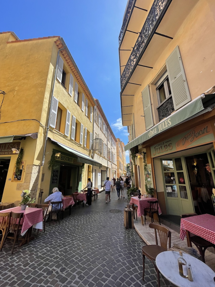 Restaurants with outdoor tables in a walkway